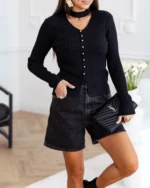 Πλεκτή μπλούζα με κουμπιά και choker λαιμόκοψη - Image 2