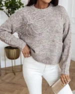 Πλεκτή μπλούζα με ανάγλυφα λουλούδια - Image 2