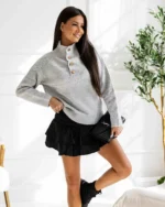 Πλεκτή μπλούζα με ψηλό γιακά και κουμπιά