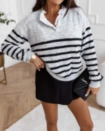 Ριγέ πλεκτή μπλούζα με δαντέλα στο ντεκολτέ - Image 2